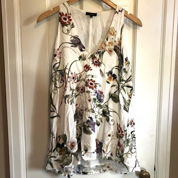 White Floral top   - Picture 1 of 6